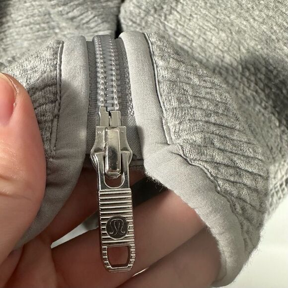 Lululemon On Repeat Jacket Heathered Core Light Grey Size 4 Athletic Outdoor Gym - Picture 7 of 16
